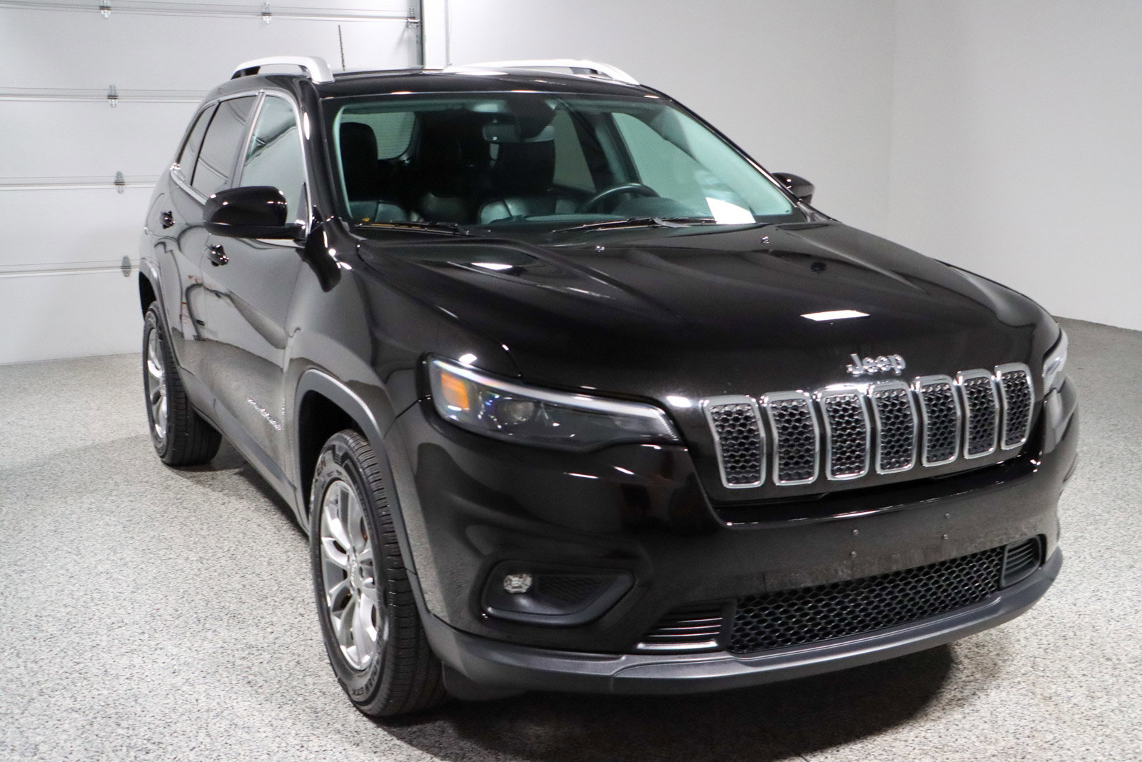 Used 2019 Jeep Cherokee Latitude Plus w/ Comfort/Convenience Group image 5