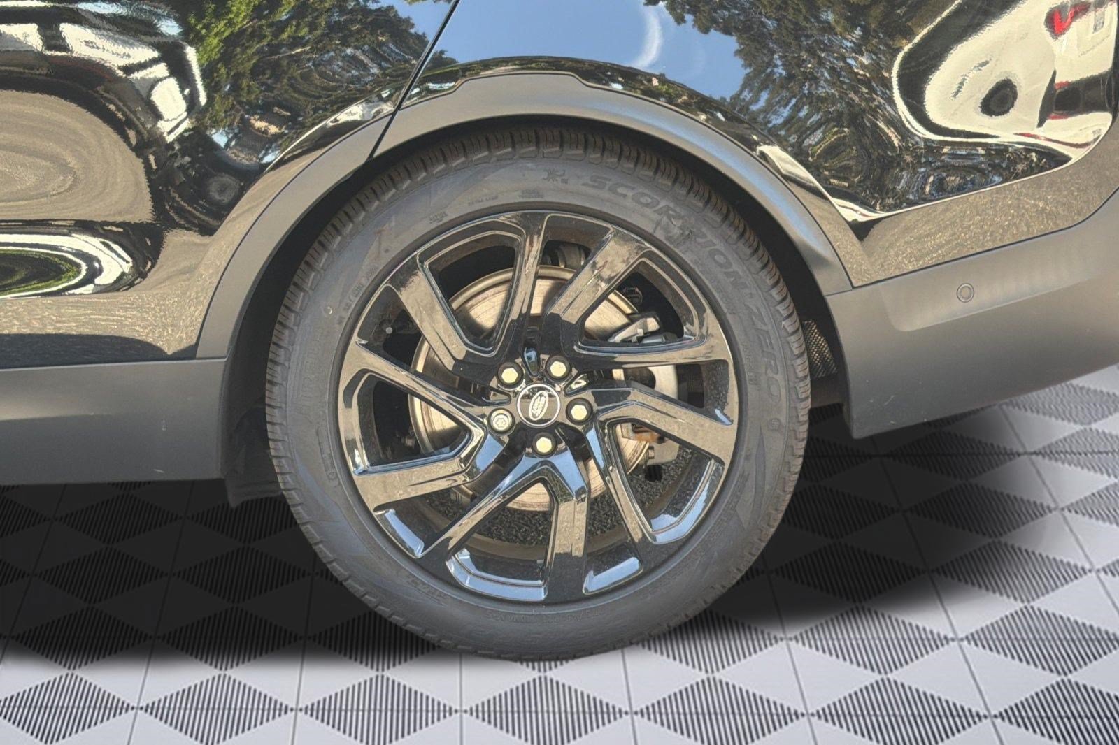Certified 2025 Land Rover Discovery S AWD/4WD image 13