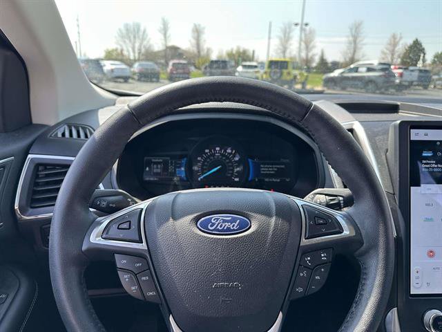 Used 2023 Ford Edge Titanium AWD/4WD image 17