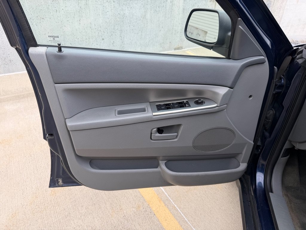 Used 2005 Jeep Grand Cherokee Laredo AWD/4WD image 10