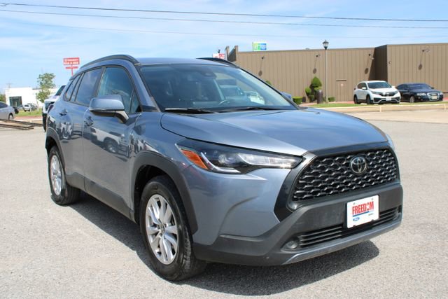 Used 2022 Toyota Corolla Cross LE FWD image 3