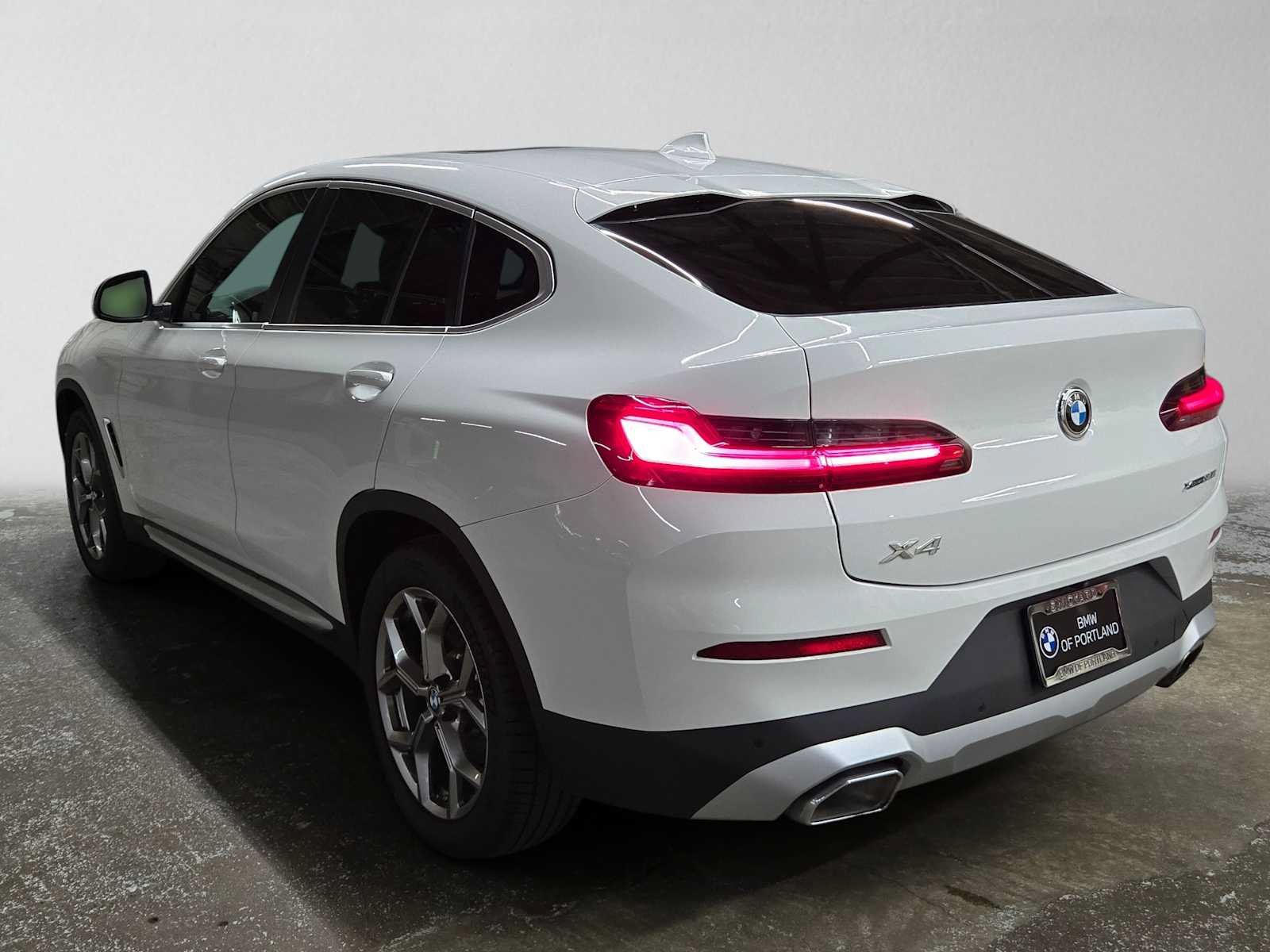 Used 2023 BMW X4 xDrive30i w/ Premium Package AWD/4WD image 5