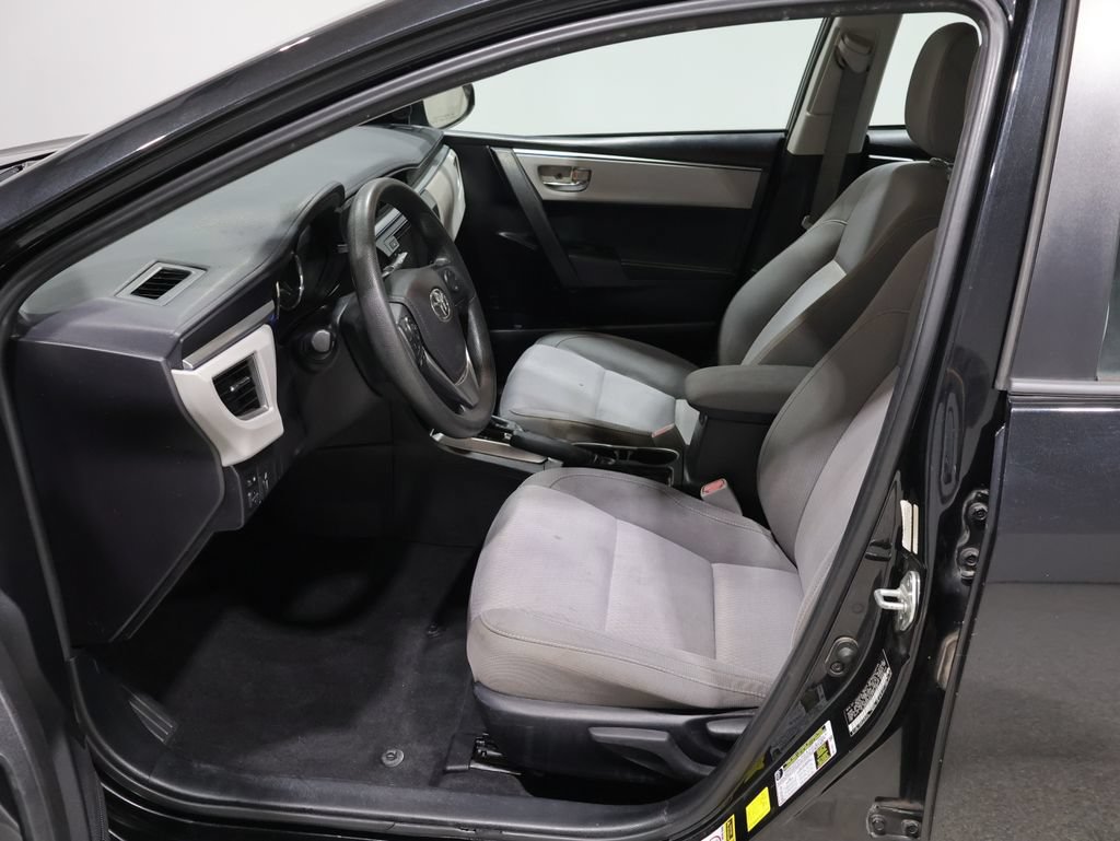 Used 2015 Toyota Corolla LE FWD image 9