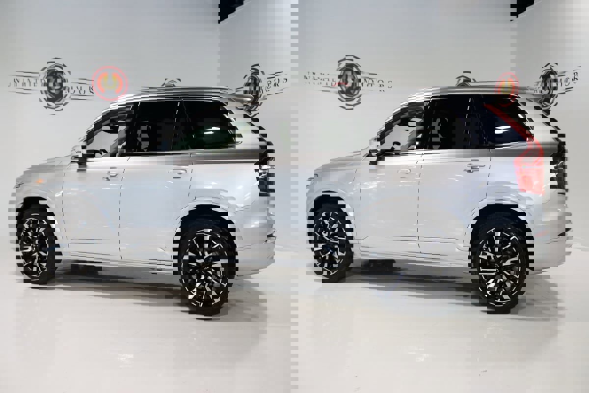 Used 2022 Volvo XC90 T6 Momentum w/ Advanced Package image 27