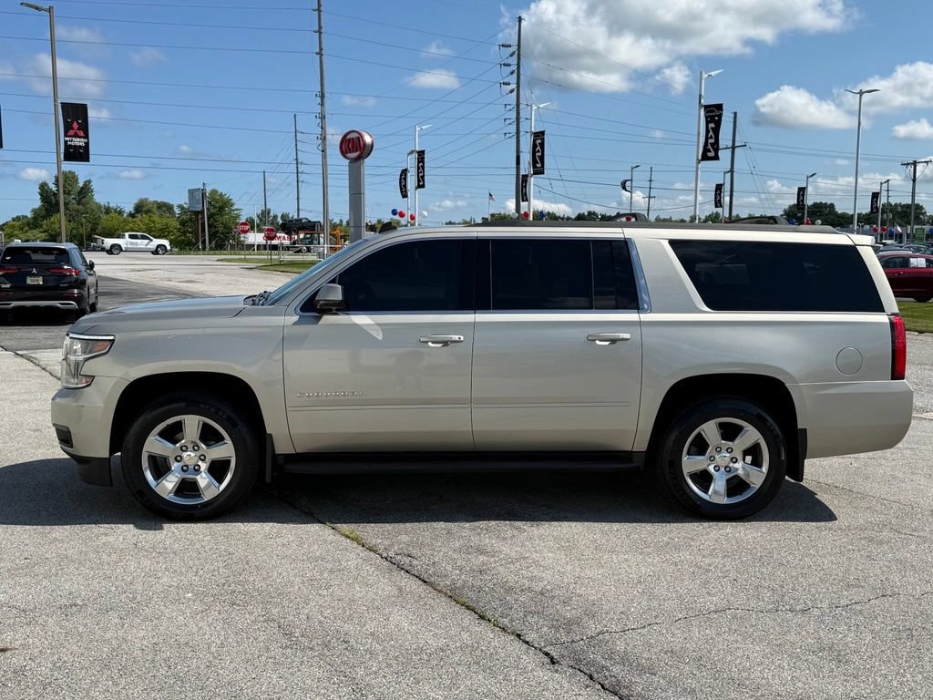 Used 2015 Chevrolet Suburban LT w/ Luxury Package AWD/4WD image 4