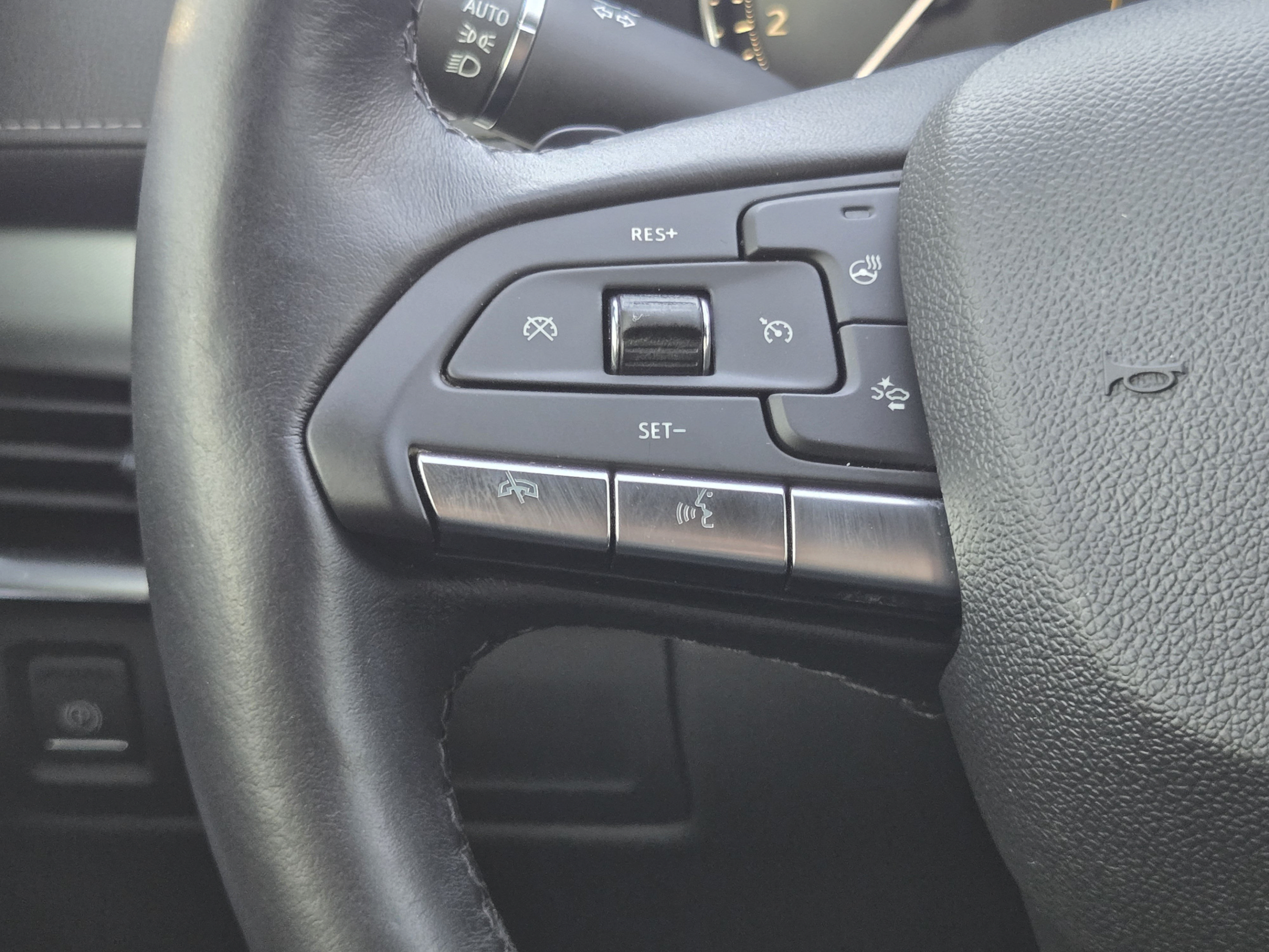 Used 2022 Cadillac XT4 Premium Luxury w/ Enhanced Visibility Package FWD image 25