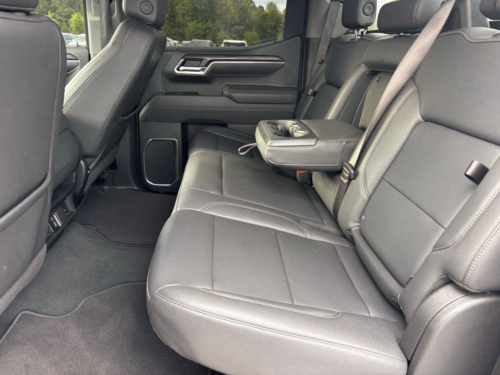 Used 2025 GMC Sierra 1500 SLT image 9