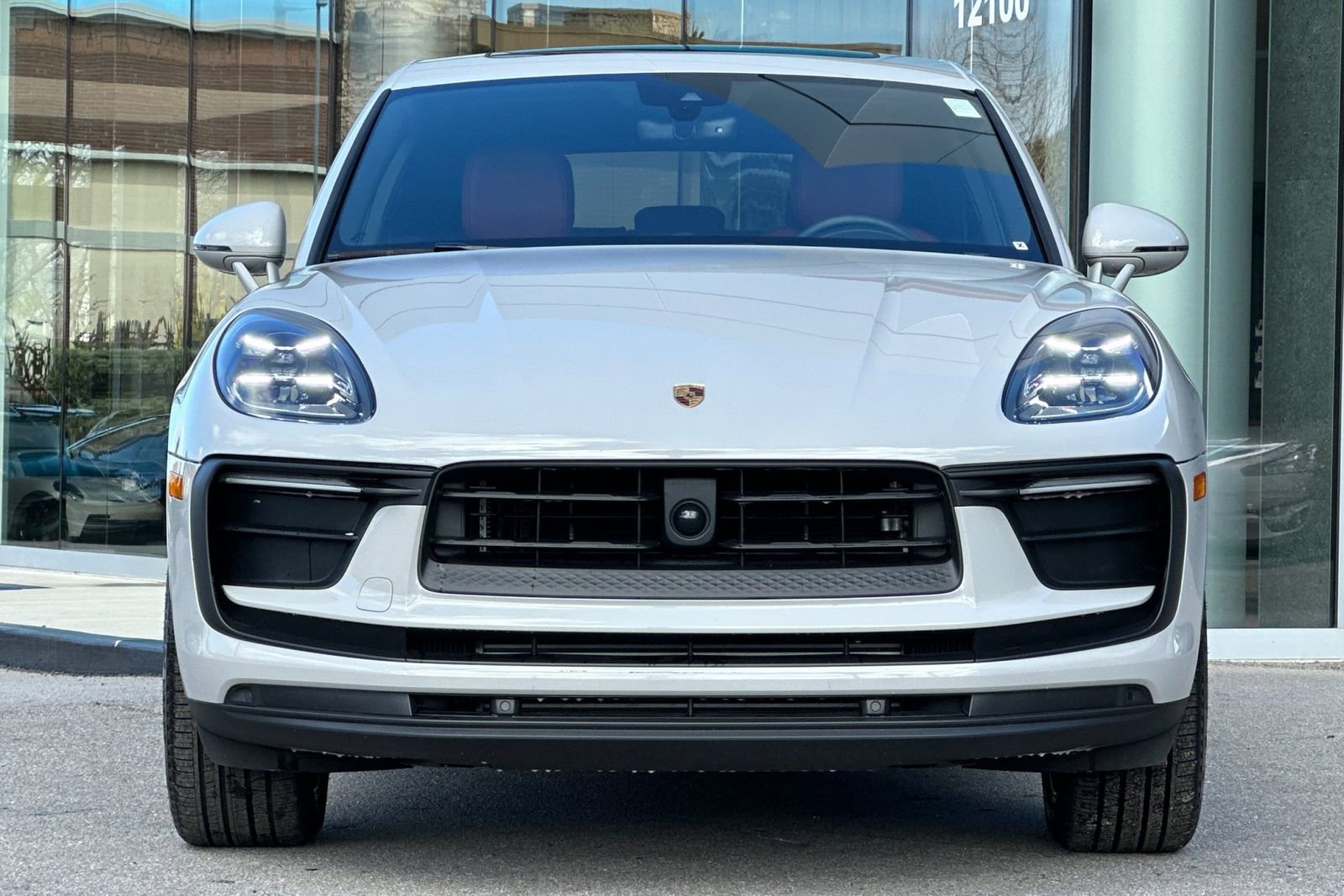 Used 2025 Porsche Macan image 11