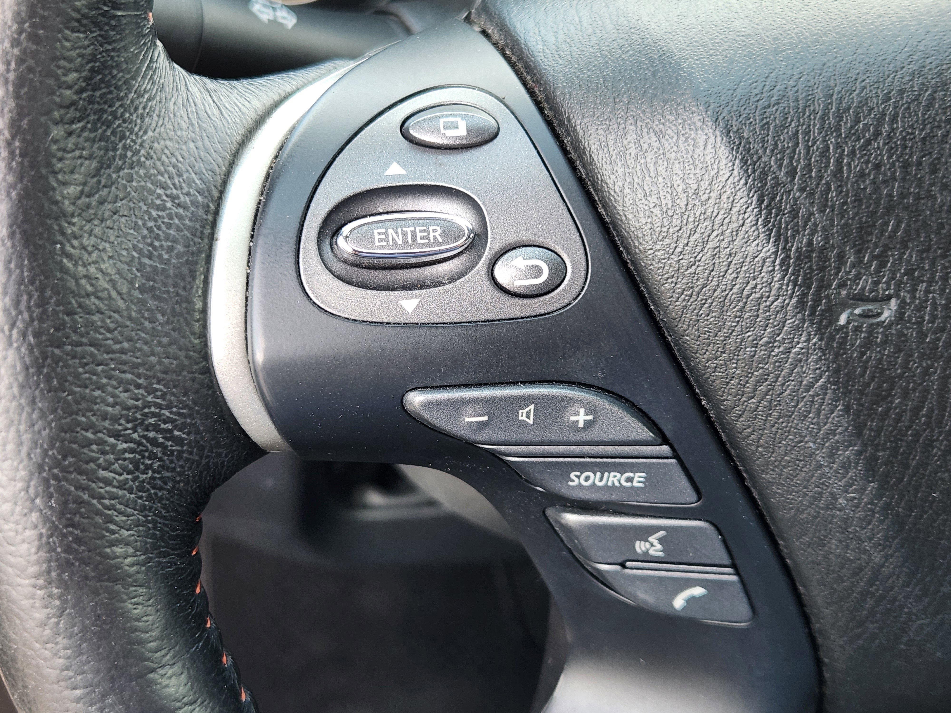 Used 2020 Nissan Pathfinder SL image 27