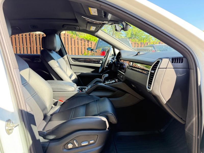 Used 2021 Porsche Cayenne Coupe AWD/4WD image 30