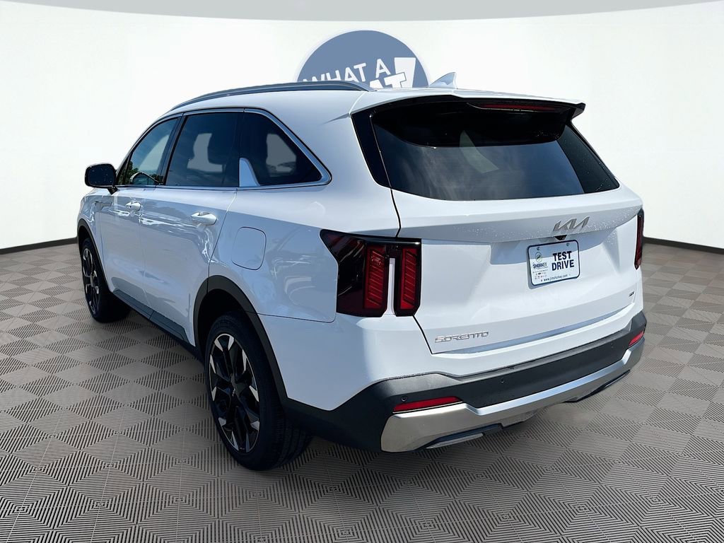 Certified 2025 Kia Sorento EX w/ Panoramic Sunroof Package AWD/4WD image 8