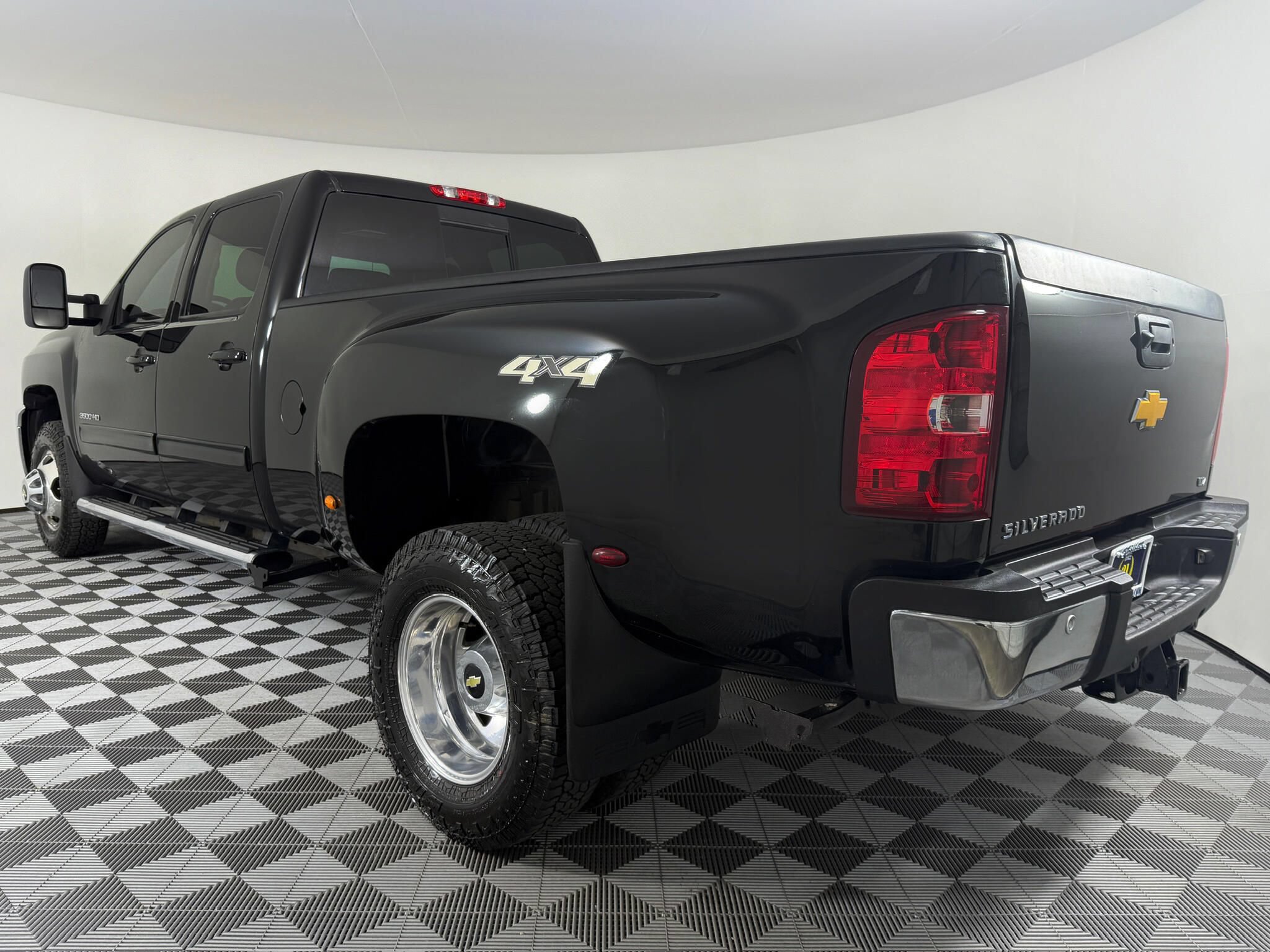 Used 2012 Chevrolet Silverado 3500 LTZ w/ LTZ Plus Package AWD/4WD image 7