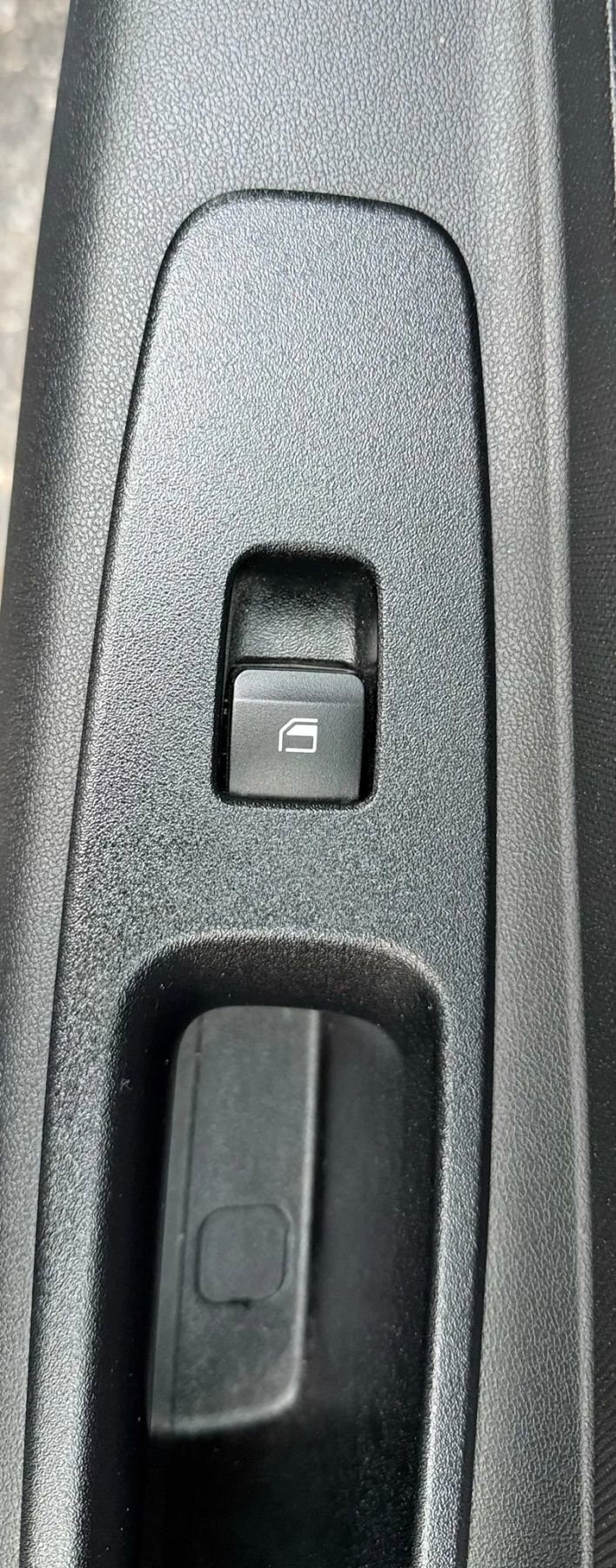 Used 2021 Hyundai Elantra SE w/ Cargo Package image 29