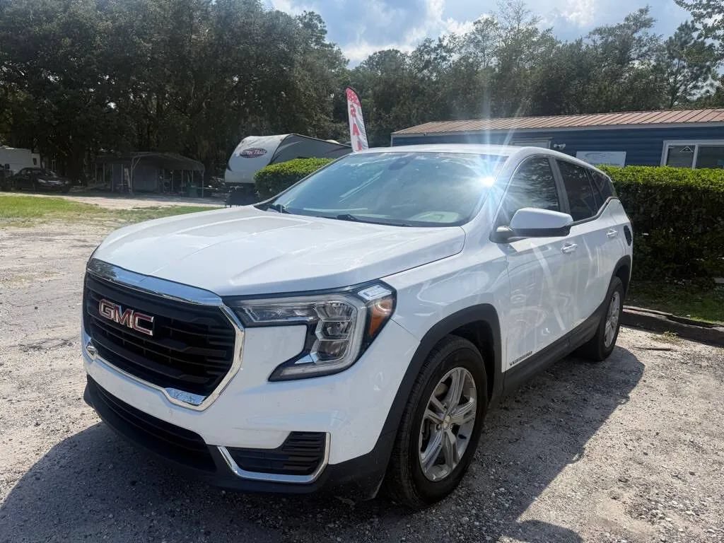 Used 2023 GMC Terrain SLE FWD image 1