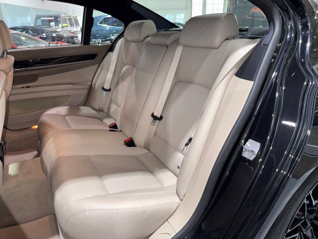 Used 2014 BMW 750i RWD image 12