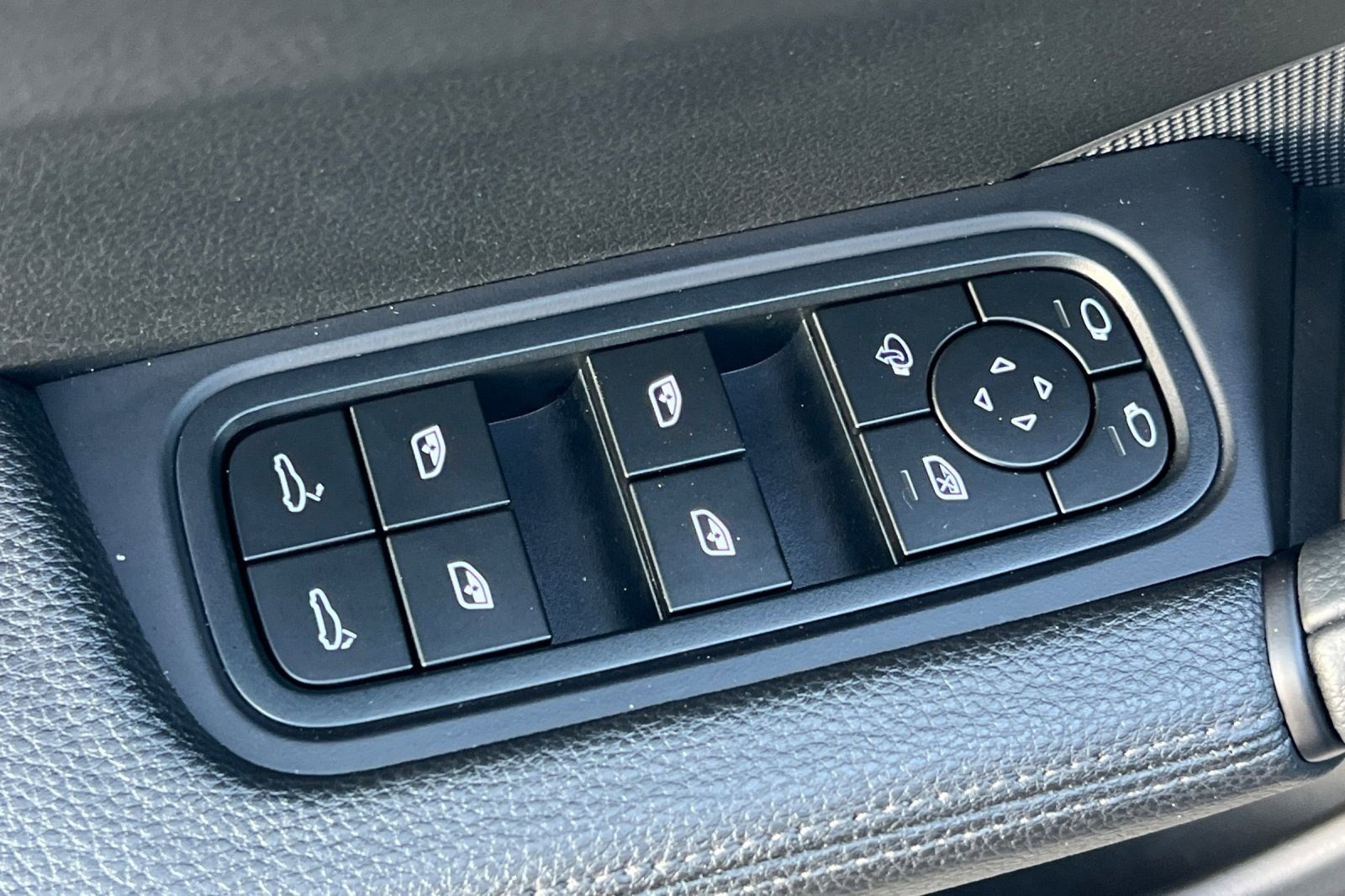 Used 2024 Porsche Cayenne image 12