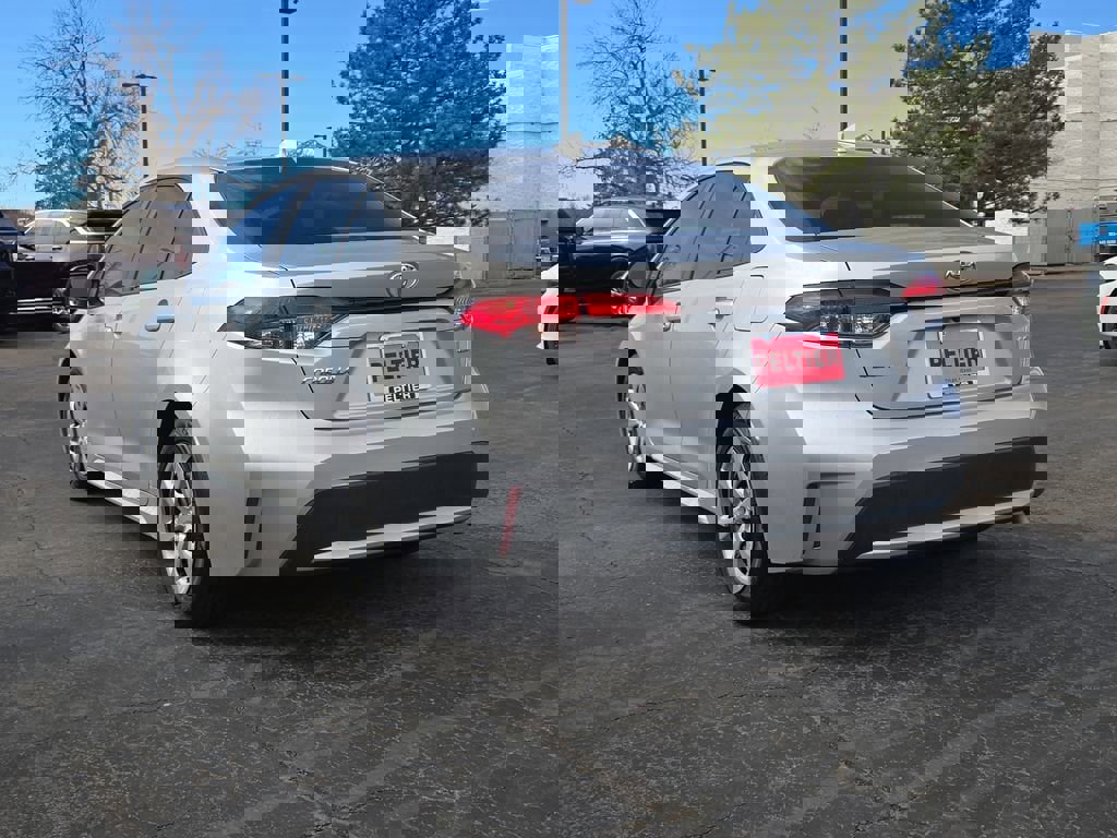 Used 2022 Toyota Corolla LE image 5