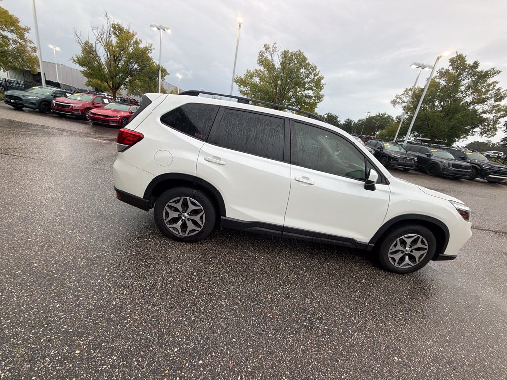 Used 2020 Subaru Forester Premium AWD/4WD image 6