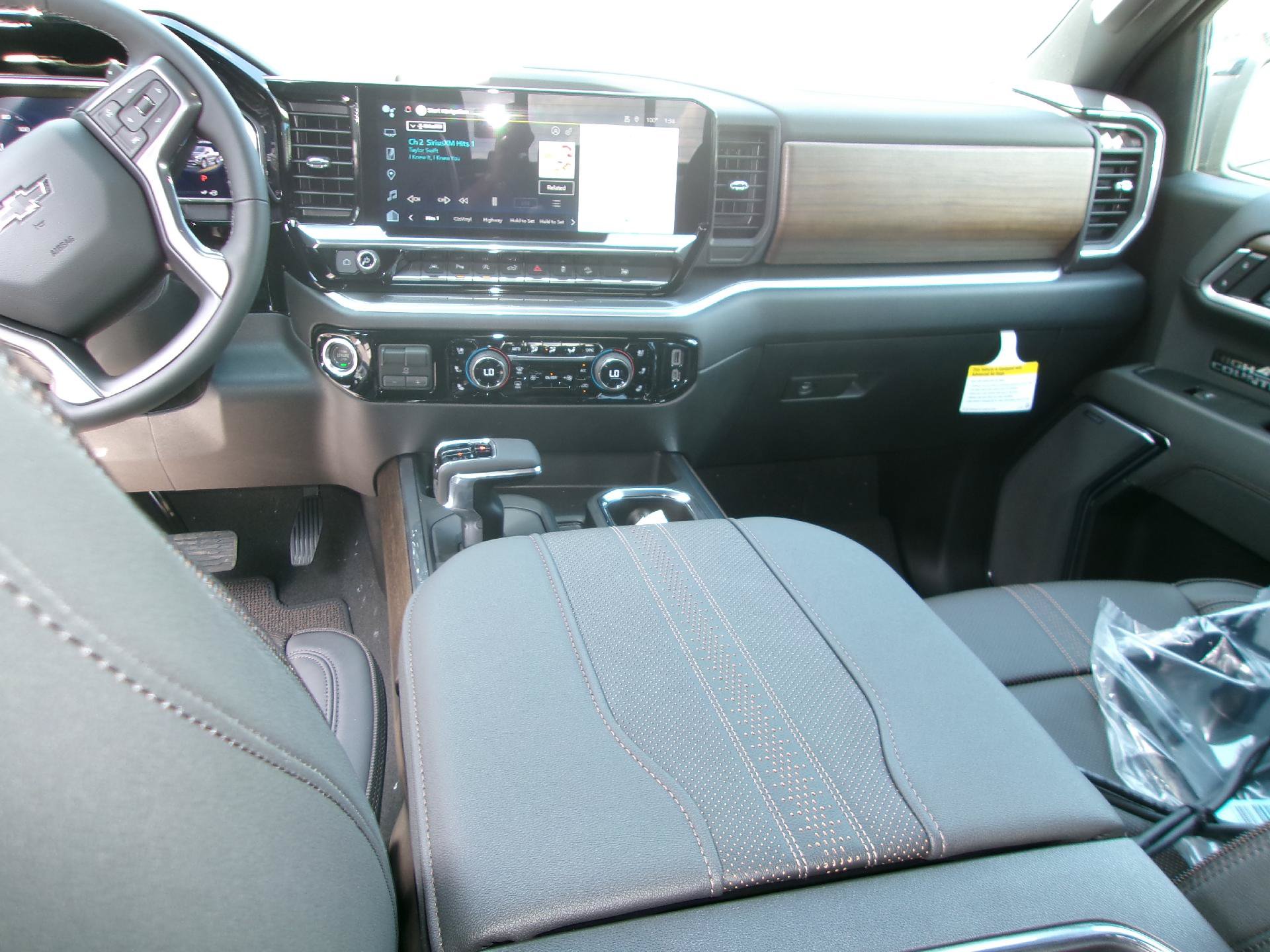 New 2026 Chevrolet Silverado 1500 High Country w/ Midnight Edition AWD/4WD image 16