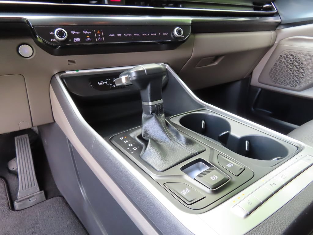 Certified 2025 Kia Carnival FWD image 20