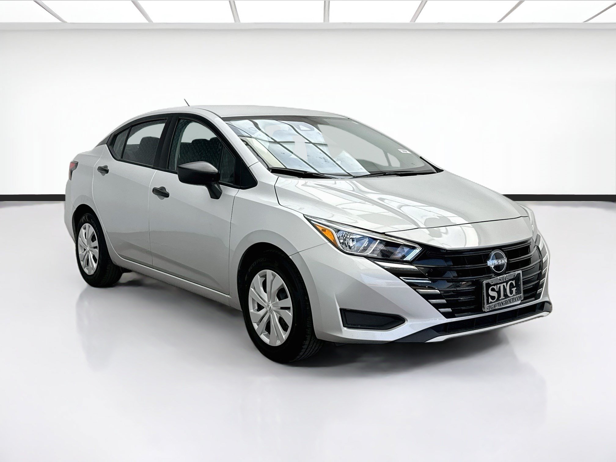Used 2024 Nissan Versa S FWD image 3