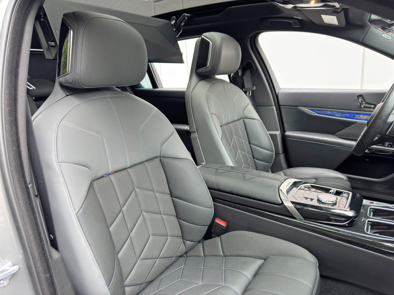 Used 2023 BMW 740i RWD image 49