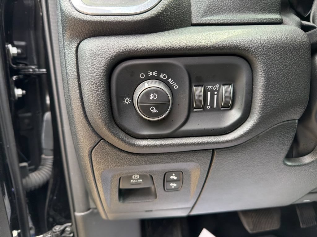 Used 2025 RAM 1500 Laramie AWD/4WD image 18