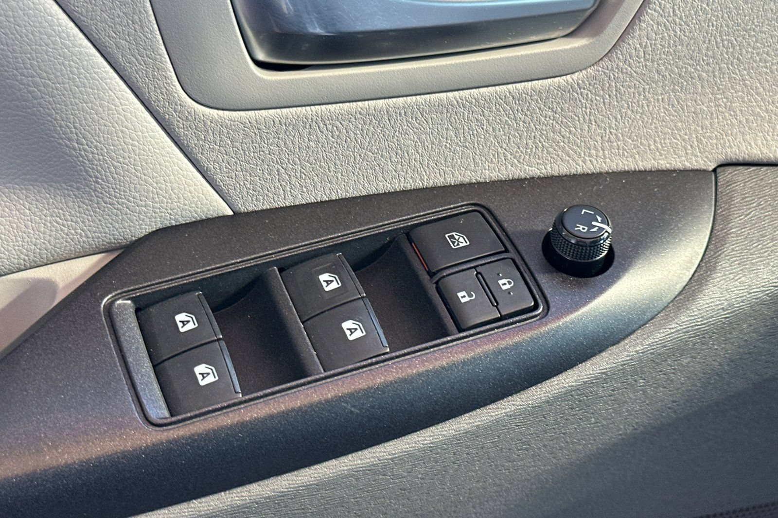 Used 2020 Toyota Sienna LE FWD image 13