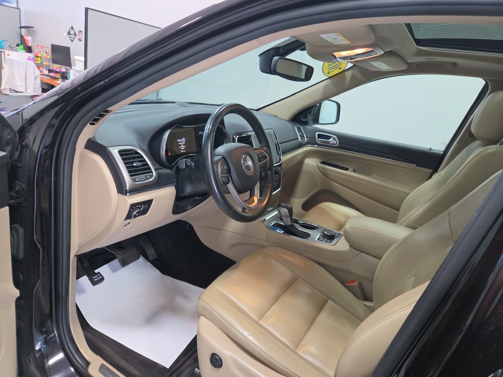 Used 2019 Jeep Grand Cherokee Limited AWD/4WD image 28