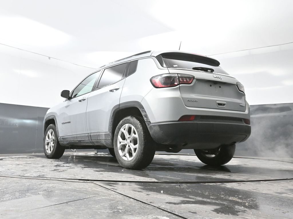 Used 2024 Jeep Compass Latitude image 31