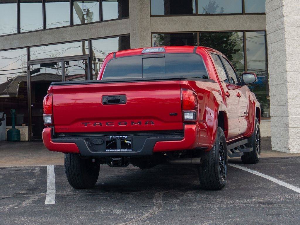 Used 2022 Toyota Tacoma SR5 w/ Technology Package RWD image 3