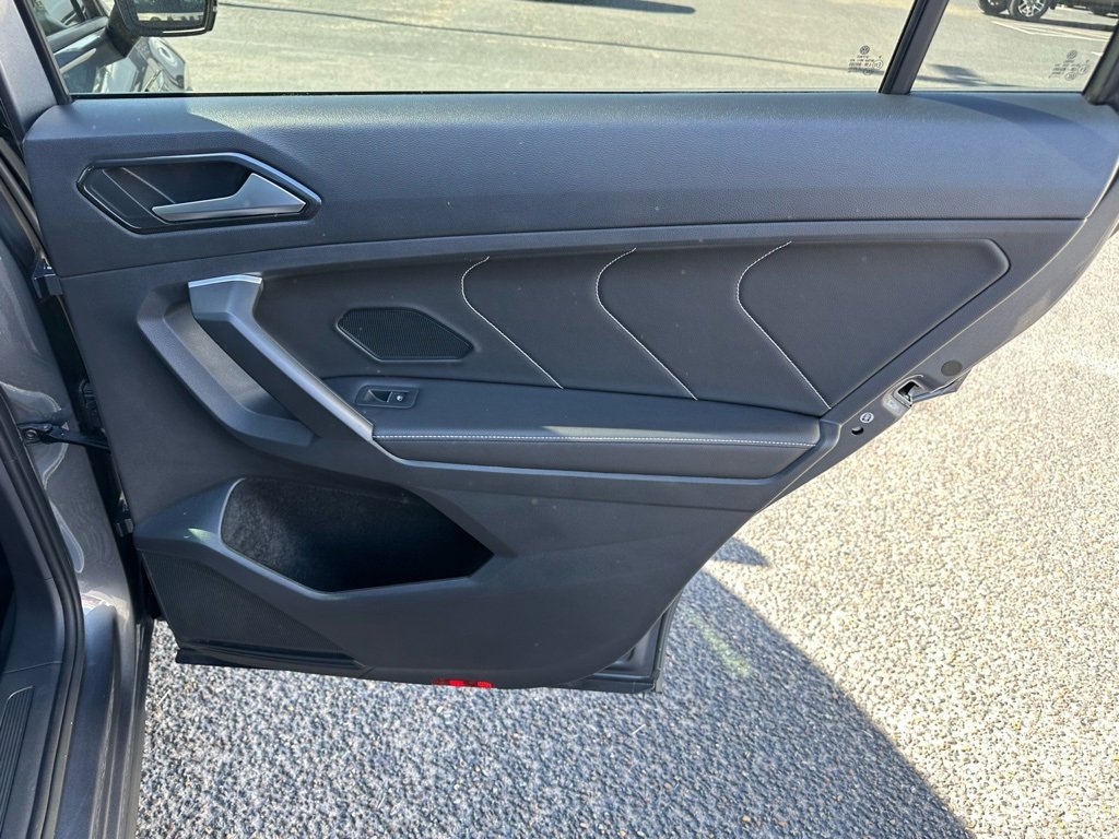 Used 2024 Volkswagen Tiguan SE R-Line w/ MDO Package, Three-Row image 21