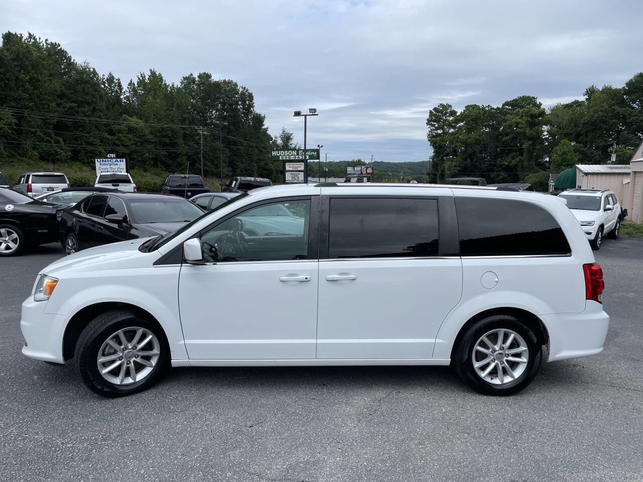 Used 2019 Dodge Grand Caravan SXT image 4