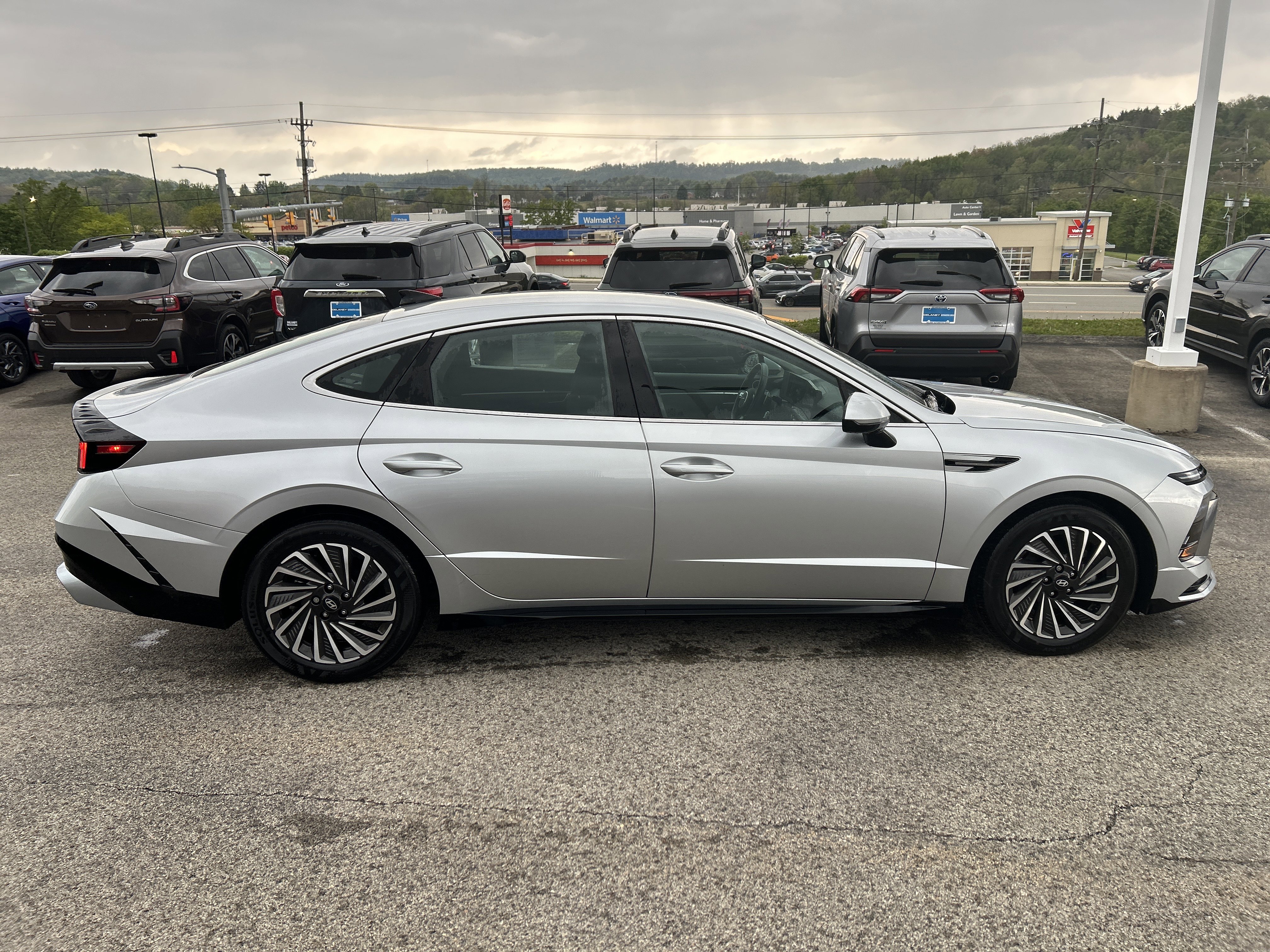 Used 2025 Hyundai Sonata SEL FWD image 5