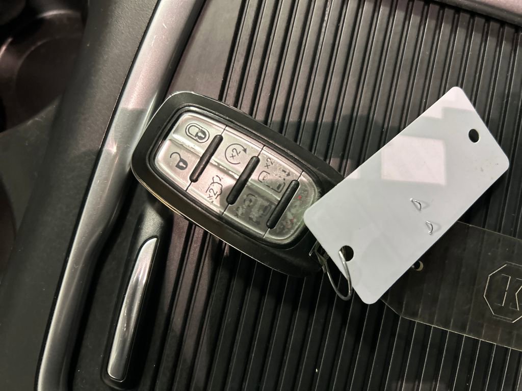 Used 2021 Chrysler Pacifica Touring-L FWD image 20