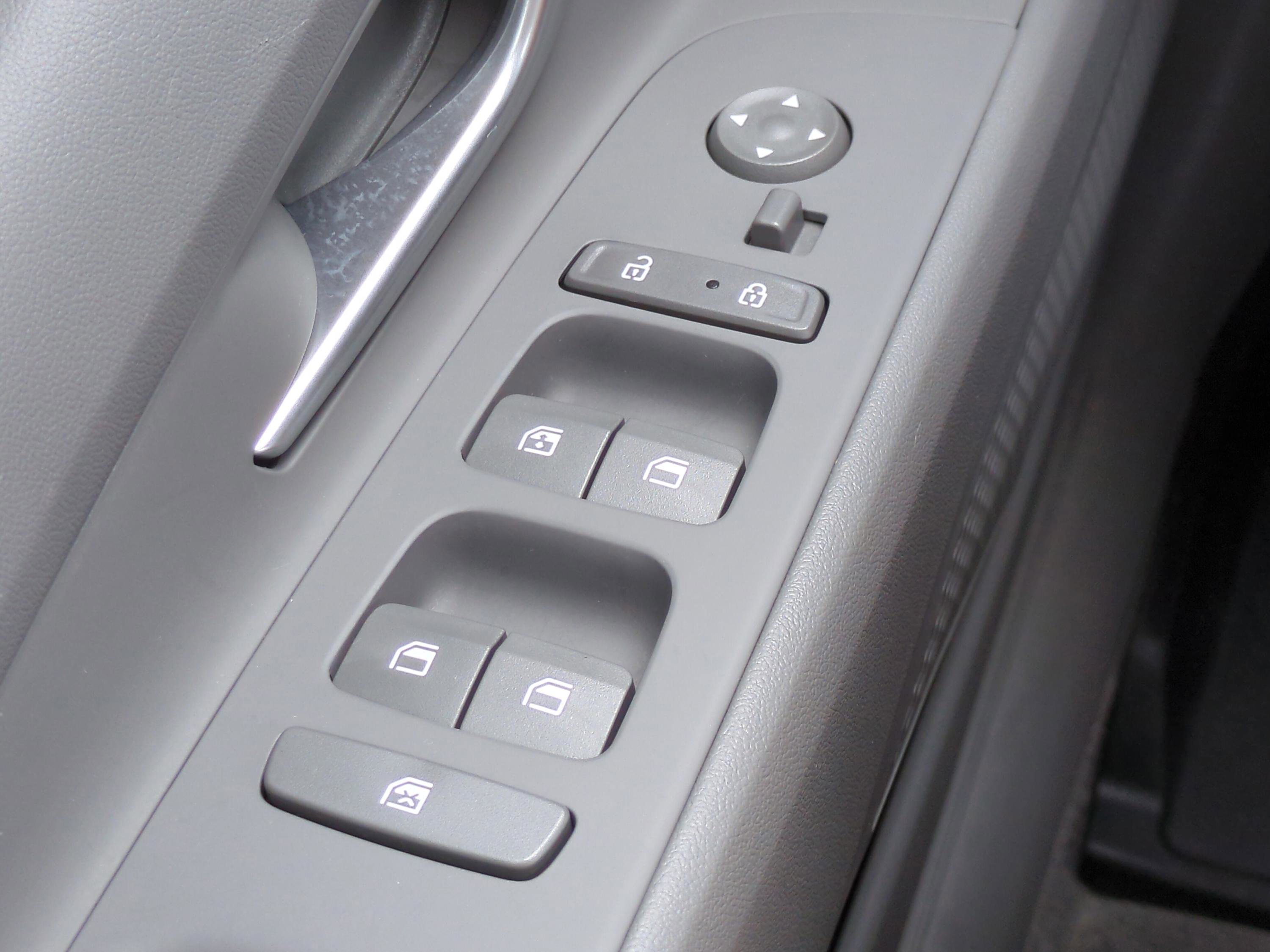 Certified 2023 Hyundai Elantra SEL FWD image 19