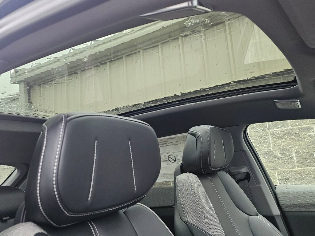 New 2026 Cadillac Optiq Luxury 1 image 17