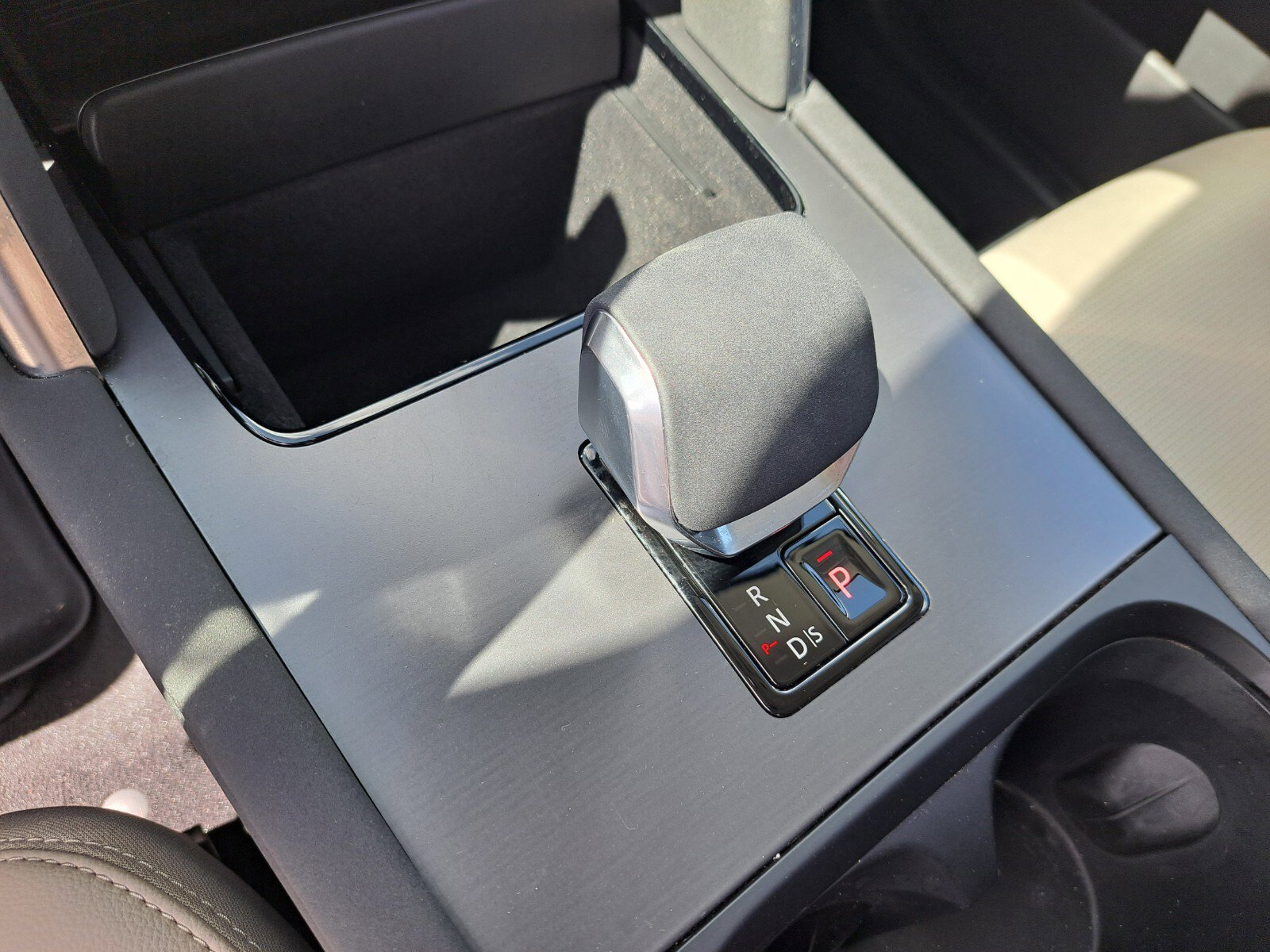 Certified 2025 Land Rover Discovery Sport S image 15