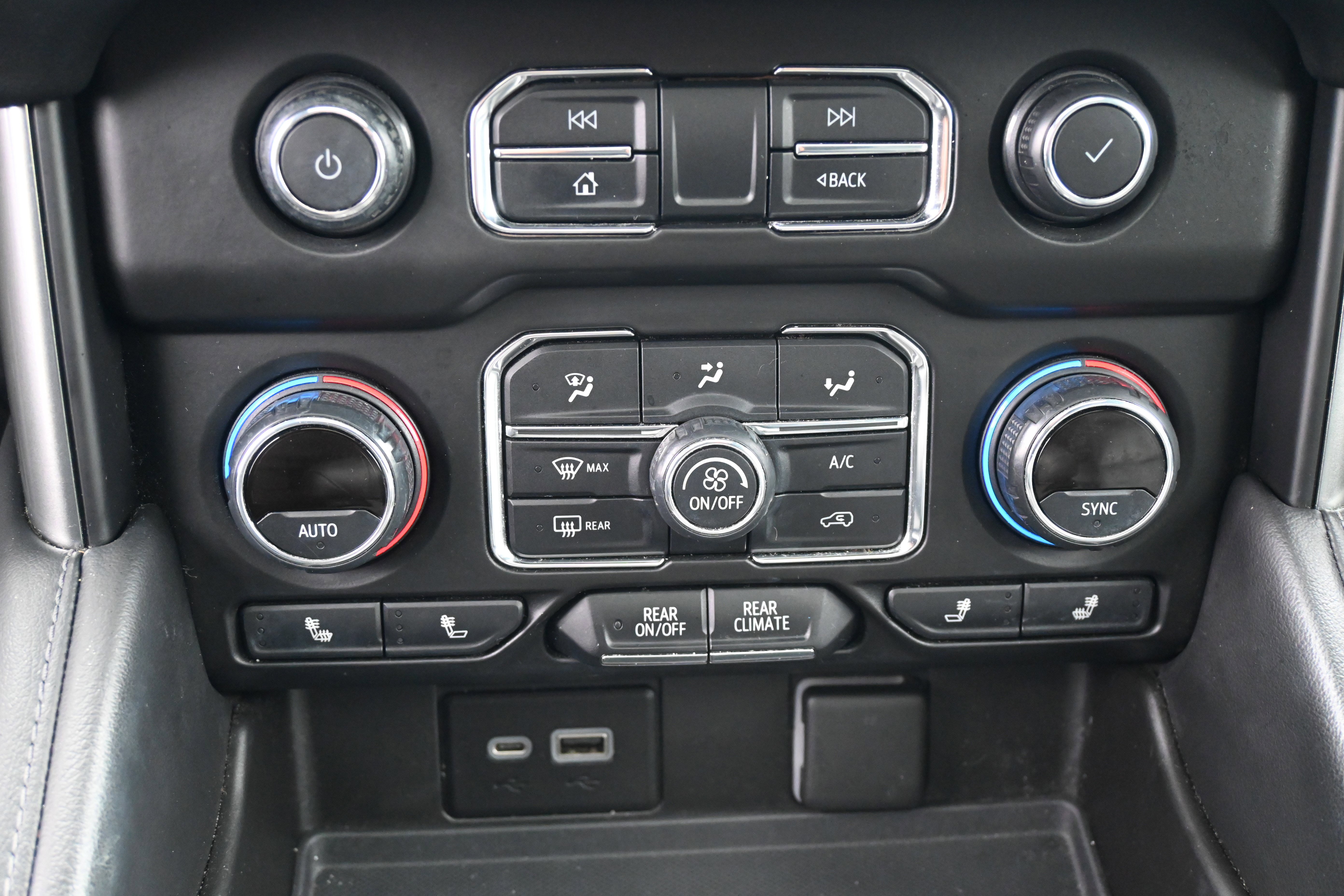 Used 2021 Chevrolet Tahoe LT w/ LT Signature Package image 28