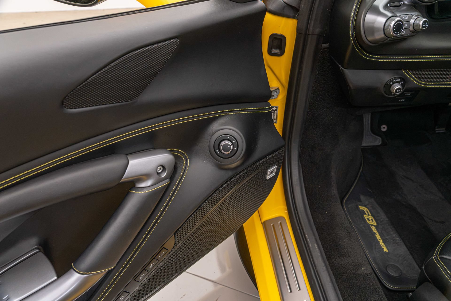 Certified 2022 Ferrari F8 Tributo RWD image 35