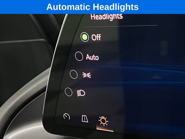 Used 2024 Cadillac Lyriq Tech RWD image 17