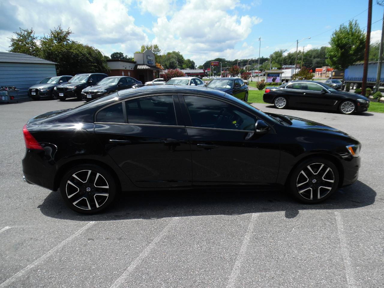 Used 2017 Volvo S60 T5 Dynamic FWD image 7