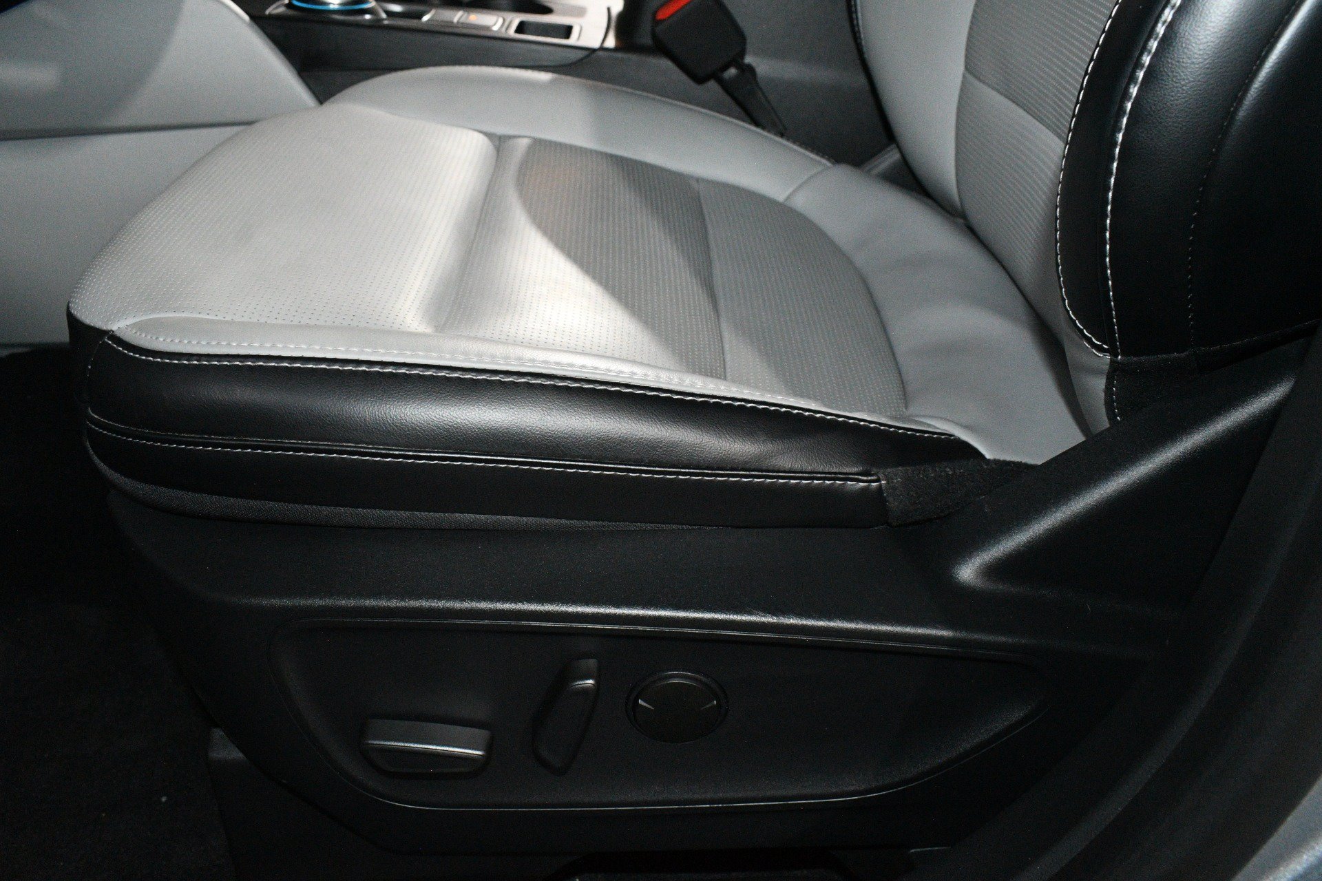 Used 2024 Ford Escape Platinum AWD/4WD image 13