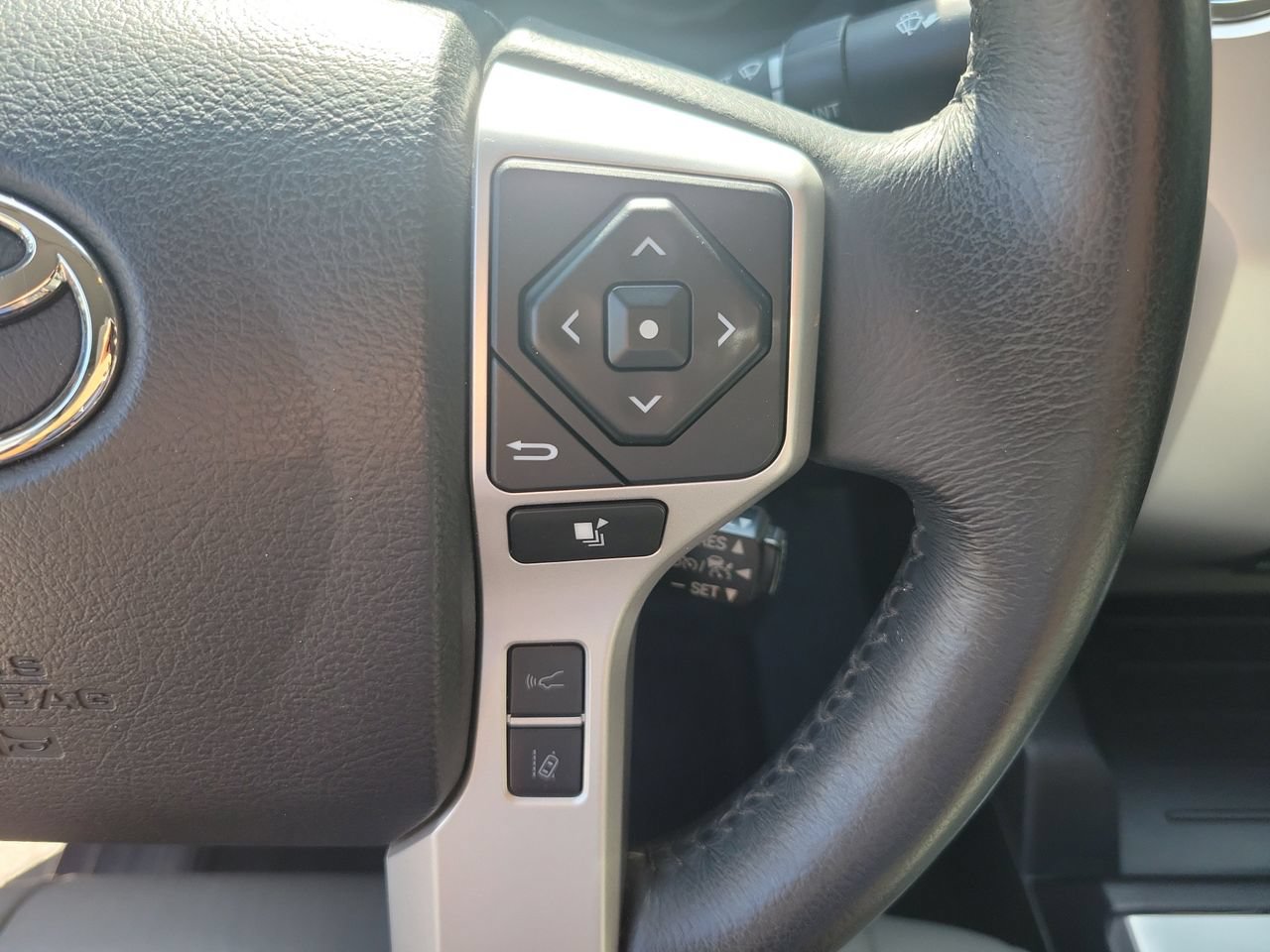 Used 2020 Toyota Tundra Limited w/ Limited Premium Package RWD image 19