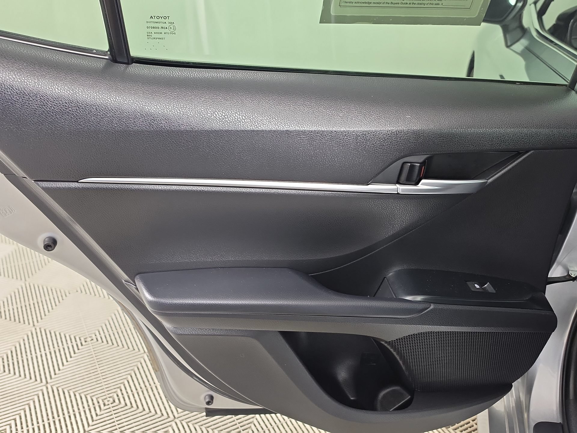 Used 2020 Toyota Camry LE FWD image 36