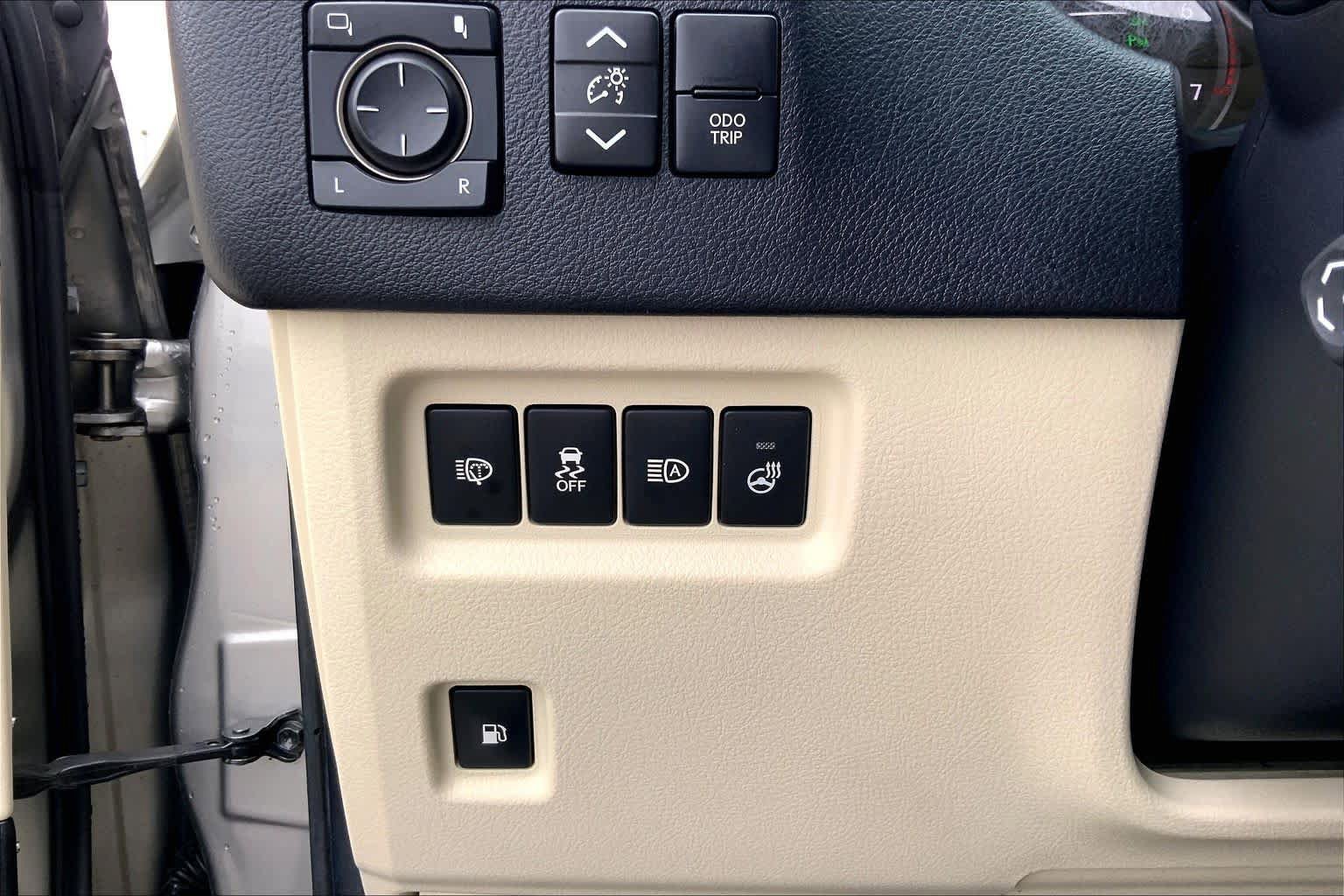 Used 2022 Lexus GX 460 Premium w/ Accessory Package AWD/4WD image 33