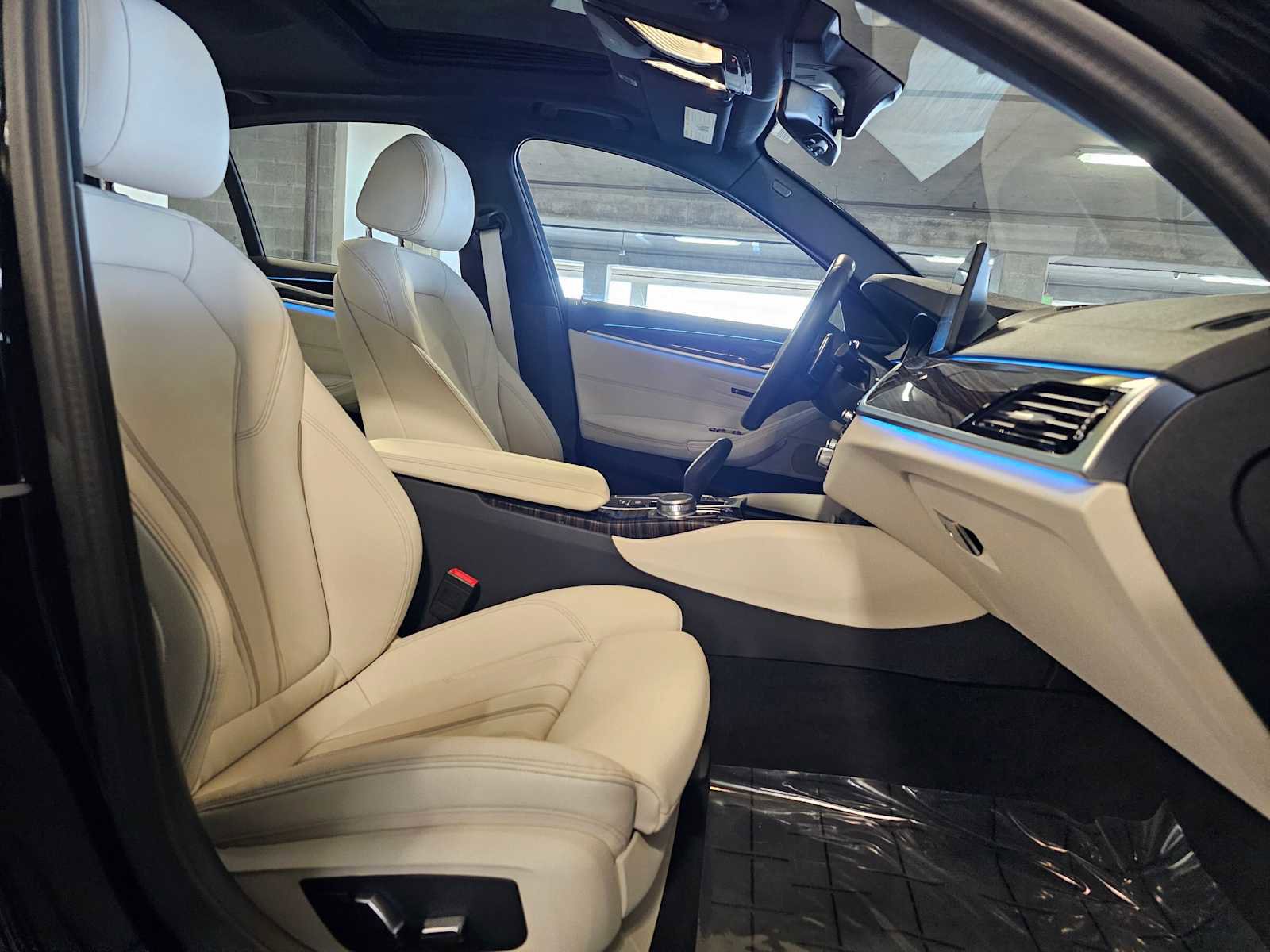 Used 2023 BMW 530e w/ M Sport Package image 41