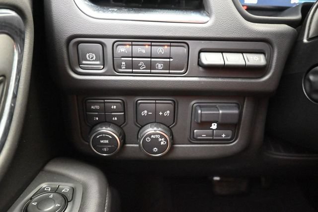 Used 2024 Chevrolet Tahoe High Country AWD/4WD image 11