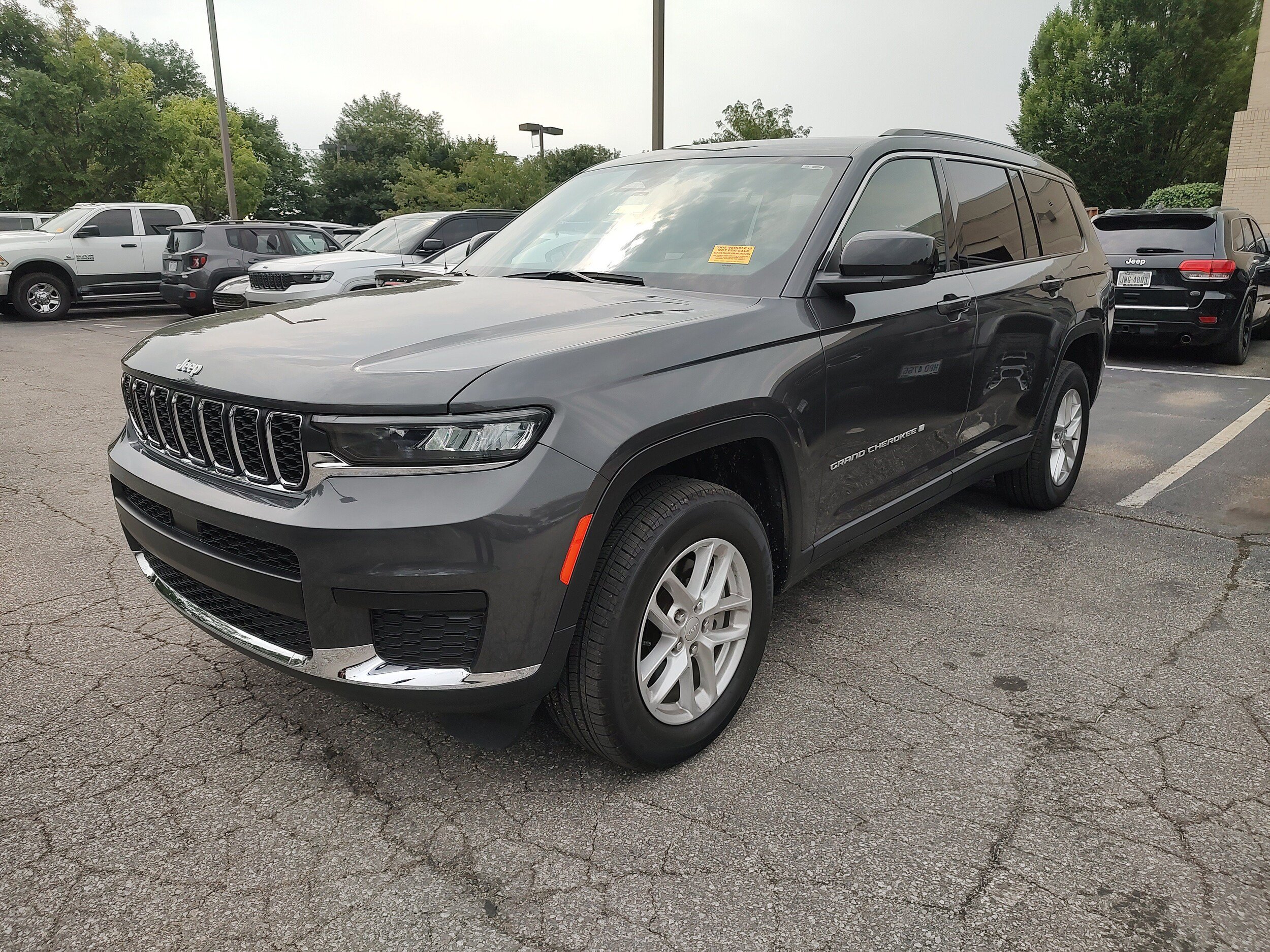 Certified 2024 Jeep Grand Cherokee L Laredo w/ Luxury Tech Group I AWD/4WD image 3