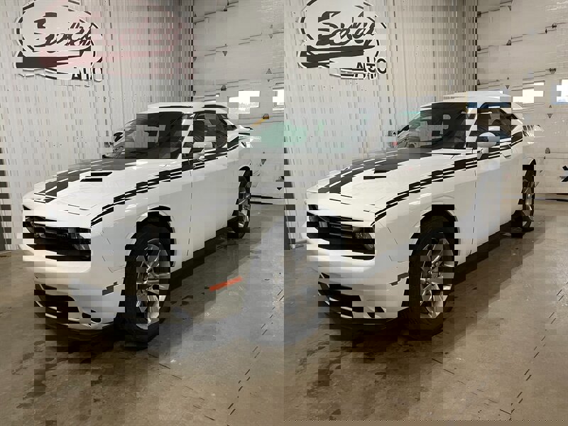 Used 2020 Dodge Challenger SXT image 1